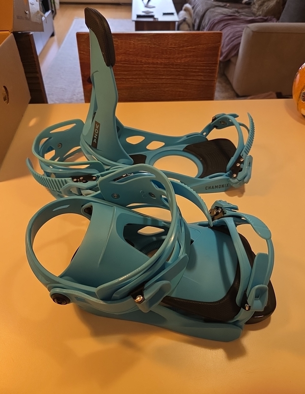 Chamonix Voza Snowboard Bindings Size Medium (7 -10)